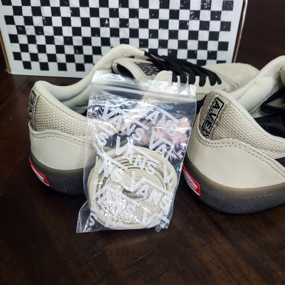 Vans Ave Nubuck Timber Wolf Men Size 7, Equivalent to Women Size 8.5 - Picture 8 of 10